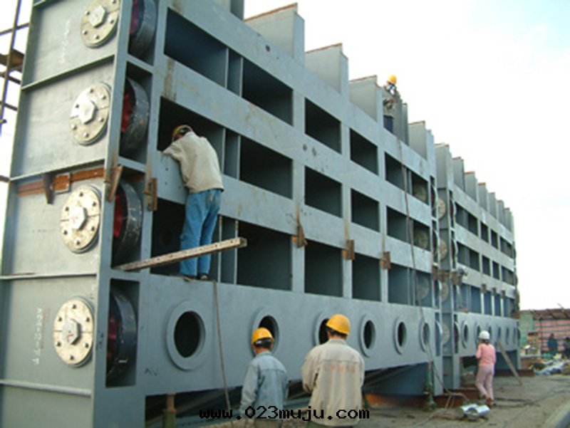 03 尼爾基水(shuǐ)利樞紐工程溢洪道7.7×11.47-44m平面(miàn)检修閘門(mén)安(ān)裝(zhuāng)1